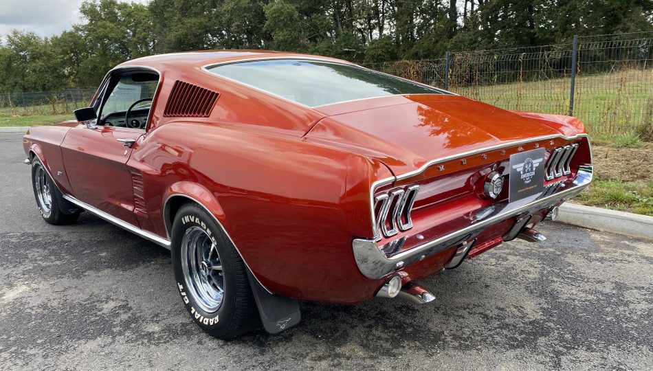 Passionné de voitures américaines, il conçoit de A à Z une Mustang Fastback  de 1967